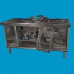 Разбитый стол