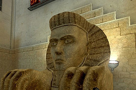 Статуя сфинкса